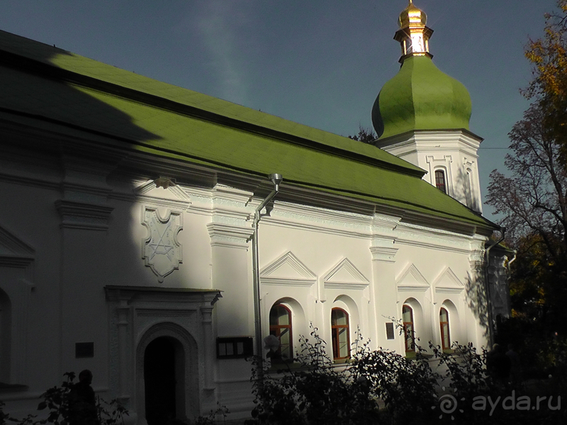 Киев, Ботанический сад. Весна-лето, осень-зима, а в середине Вечность! Вечность - Выдубицкого монастыря.