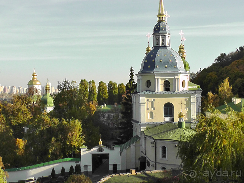 Киев, Ботанический сад. Весна-лето, осень-зима, а в середине Вечность! Вечность - Выдубицкого монастыря.