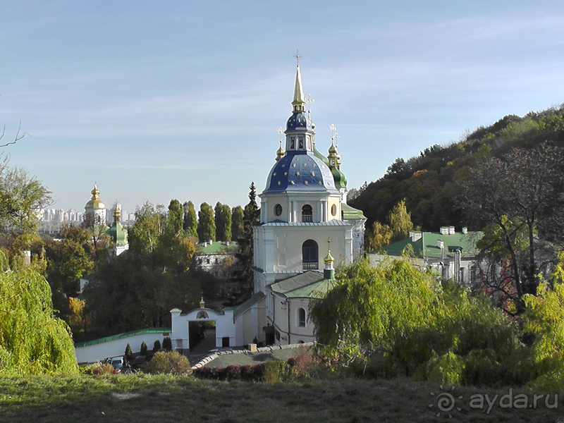 Киев, Ботанический сад. Весна-лето, осень-зима, а в середине Вечность! Вечность - Выдубицкого монастыря.