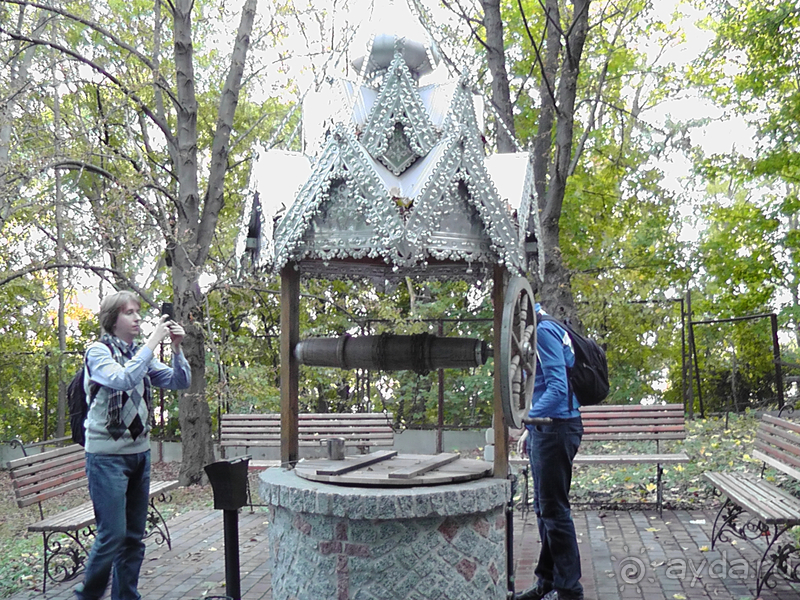 Киев, Ботанический сад. Весна-лето, осень-зима, а в середине Вечность! Вечность - Выдубицкого монастыря.