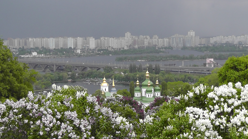 Альбом отзыва "Киев, Ботанический сад. Весна-лето, осень-зима, а в середине Вечность! Вечность - Выдубицкого монастыря."