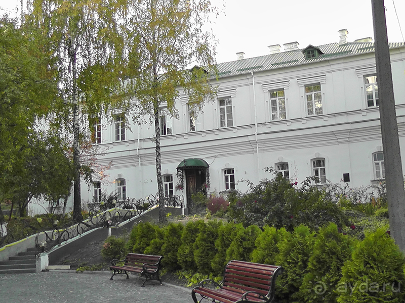 Киев, Ботанический сад. Весна-лето, осень-зима, а в середине Вечность! Вечность - Выдубицкого монастыря.