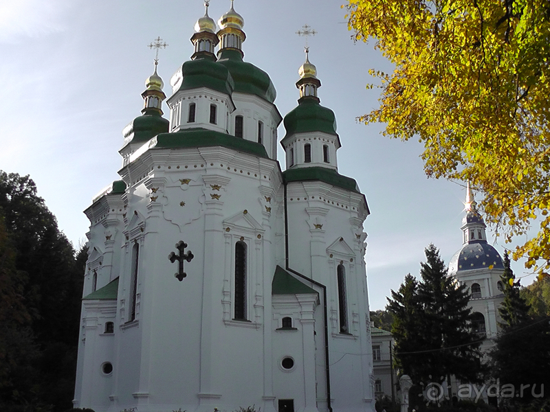 Киев, Ботанический сад. Весна-лето, осень-зима, а в середине Вечность! Вечность - Выдубицкого монастыря.