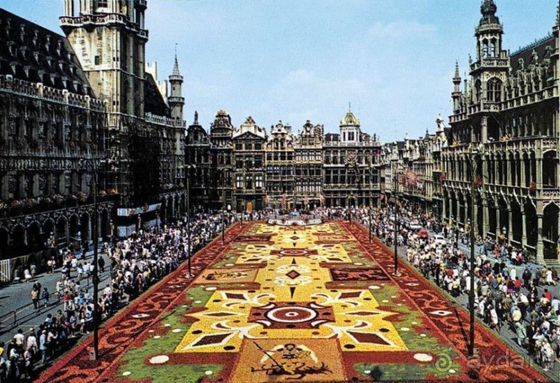 Альбом отзыва "Брюссель, Бельгия. «Гулять, так гулять!». Еврогород с «чревом» -Нижний город. "