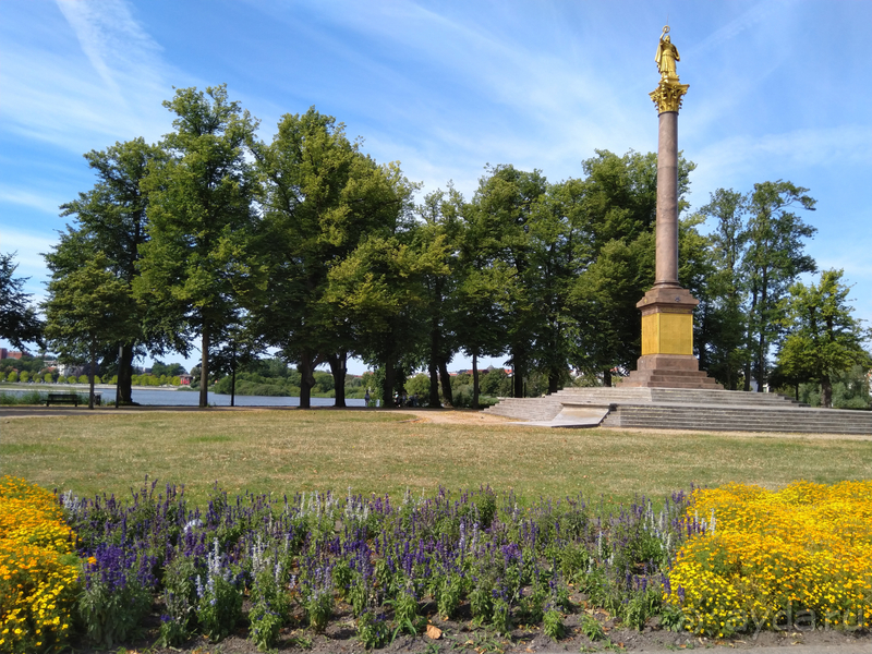 Мекленбург-Передняя Померания, Германия.  Шверин - замок заколдованного принца...