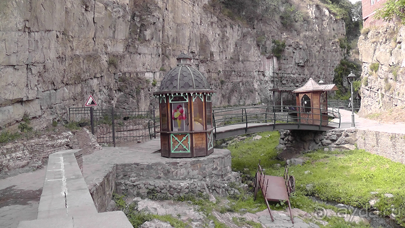 Грузия, Тбилиси. Попала в Грузию в карантин и я попала… Абанотубани и Инжирное ущелье.