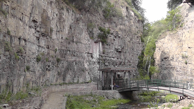 Грузия, Тбилиси. Попала в Грузию в карантин и я попала… Абанотубани и Инжирное ущелье.