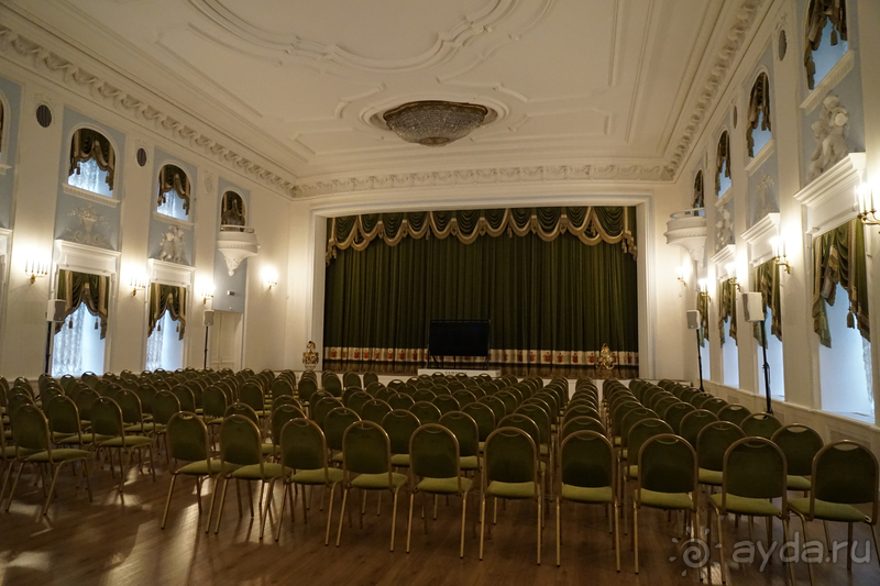 Санкт-Петербург, Россия.  Петергофский дворец.