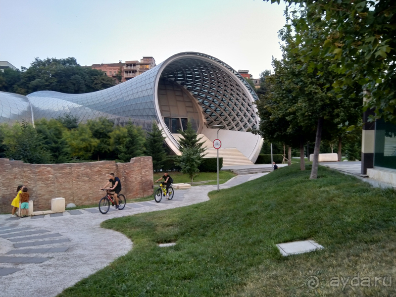 Грузия, Тбилиси. Попала в Грузию в карантин и я попала… Авлабар, парк Рике.