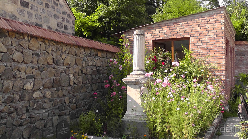 Грузия. Попала в Грузию в карантин и я попала… г.Ликани - город заборов.