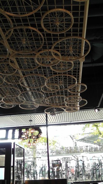 Амстердам, Нидерланды. «Гулять, так гулять!». Утомленные каналами, день I.