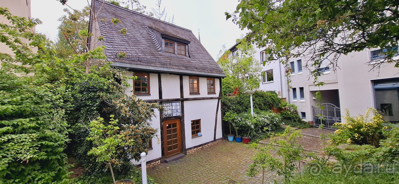 Альбом отзыва "Франкфурт-на-Майне, Гессен. Возрожденная из пепла старая столица. Левый берег, кварталы Альт-Заксенхаузен."