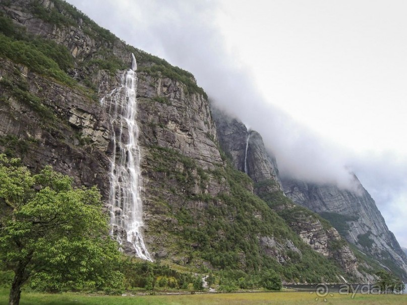Водопад в Люсеботн
