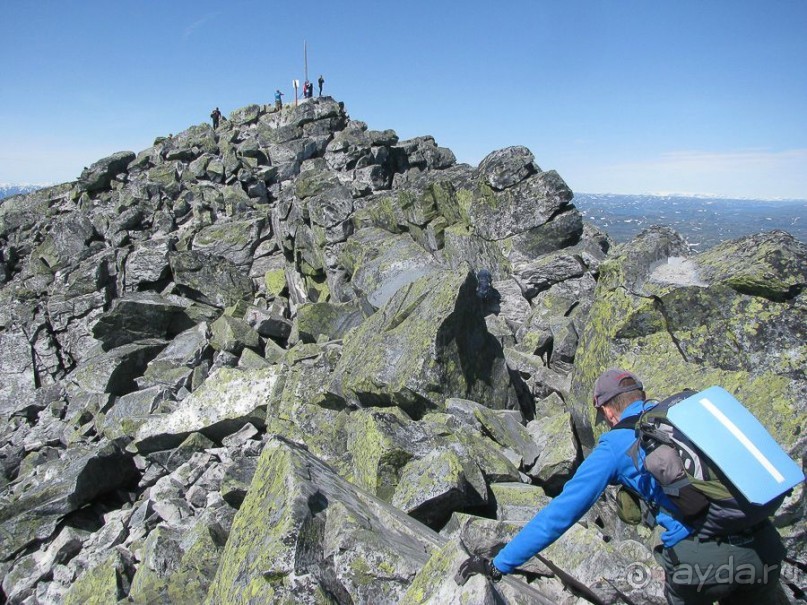 Впереди - вершина