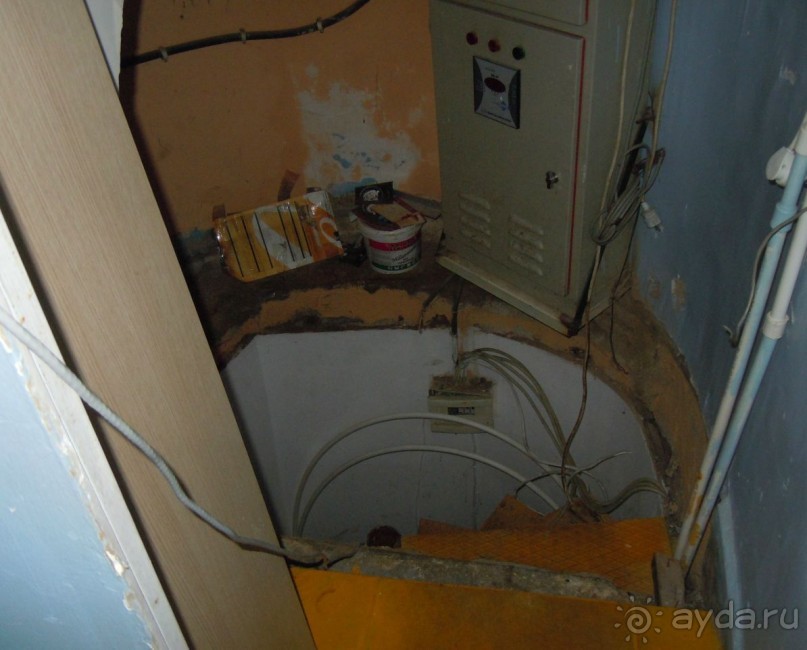 Спуск в ресепшн (где принимают претензии к обслуживанию номеров)