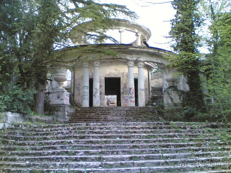 Путешествие по Абхазии на автомобиле в разное время года.