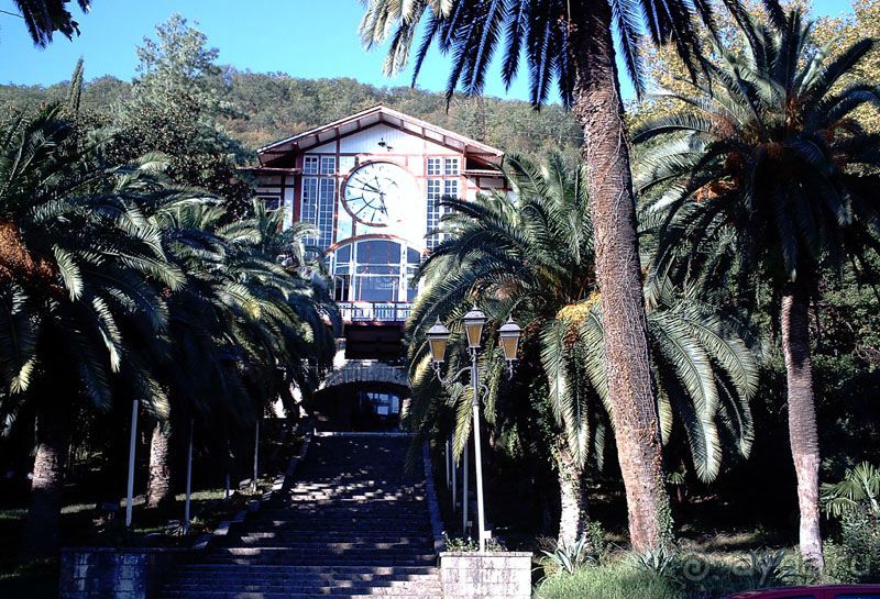 Путешествие по Абхазии на автомобиле в разное время года.