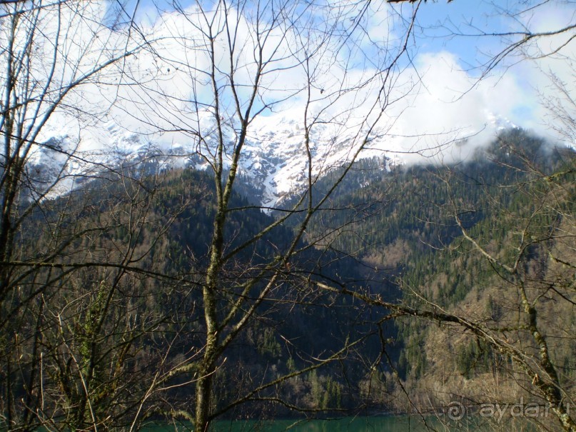 Путешествие по Абхазии на автомобиле в разное время года.