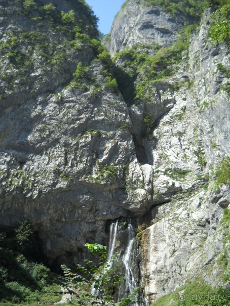 Гегский водопад по дороге на Рицу