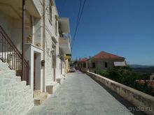 Улица одной из критских деревень.