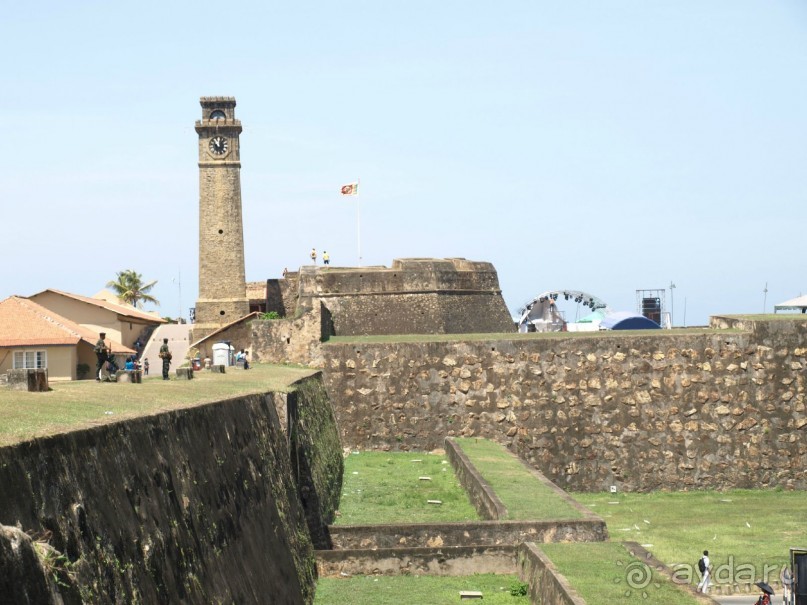 Шри-Ланка двумя парами глаз.