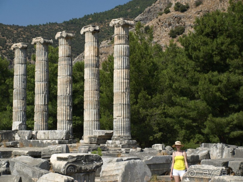 Руины храма Афины в Приене.