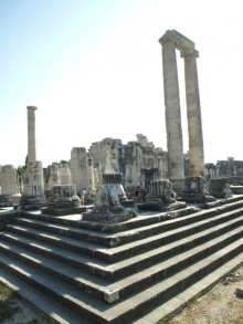 Руины храма Апполона. Древнегреческий город Дидима. Турция.