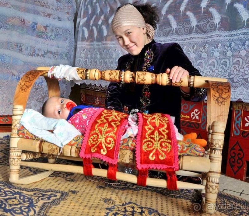 Узбекские колыбели для младенцев всего мира