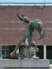 Там где жара и песок, пробьется вода и появится оазис