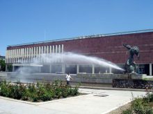 Там где жара и песок, пробьется вода и появится оазис