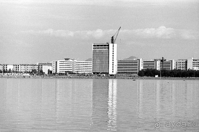 Там где жара и песок, пробьется вода и появится оазис