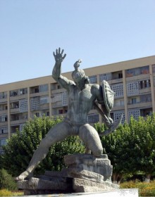 Там где жара и песок, пробьется вода и появится оазис