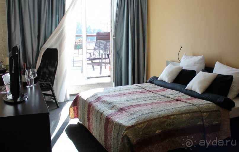 фото October Riverside Inn