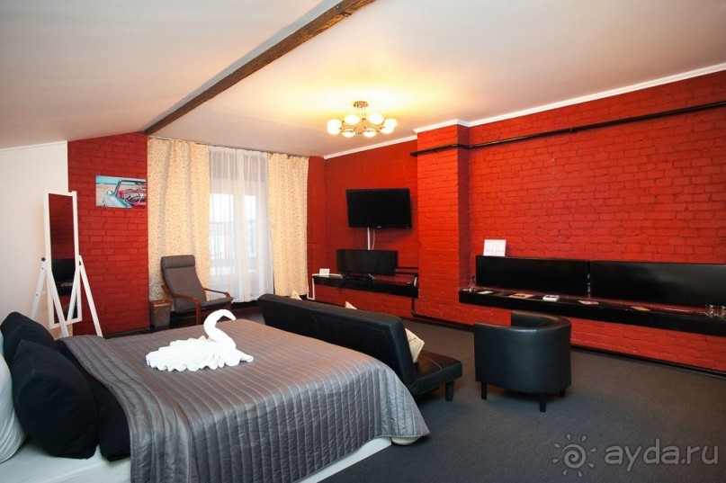 фото October Riverside Inn