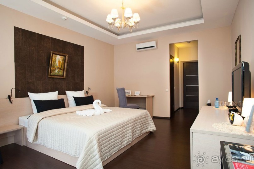 фото October Riverside Inn