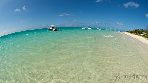 Эта реальный цвет воды перед нашим домом.