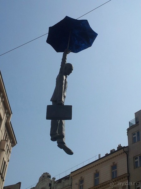 Уличный  парашютист (из меди).