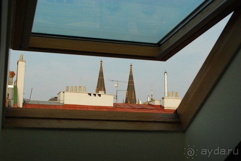 А из нашего окна  Собор Св.Людмилы видна. (отель Тоска)