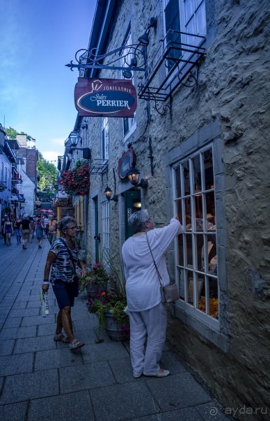 ЛЮДИ НА УЛИЦАХ КВЕБЕКА