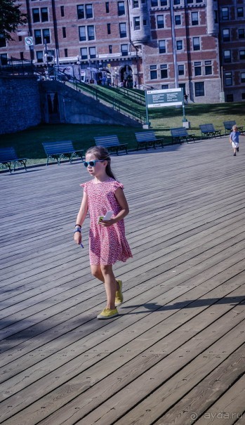 ЛЮДИ НА УЛИЦАХ КВЕБЕКА