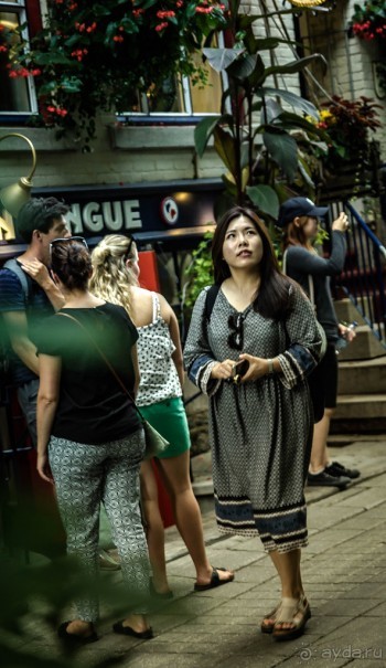 ЛЮДИ НА УЛИЦАХ КВЕБЕКА