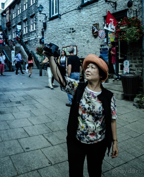 ЛЮДИ НА УЛИЦАХ КВЕБЕКА