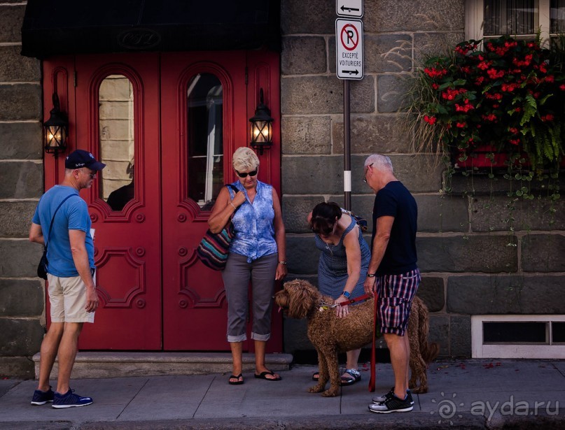 ЛЮДИ НА УЛИЦАХ КВЕБЕКА