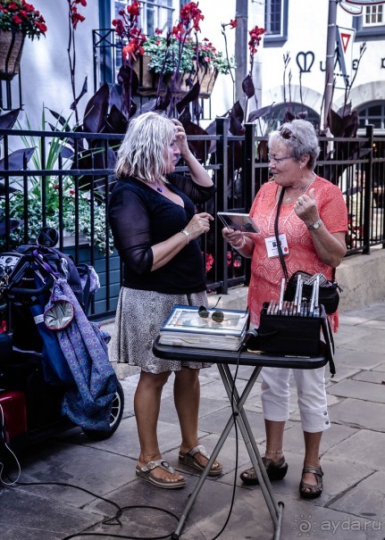 ЛЮДИ НА УЛИЦАХ КВЕБЕКА