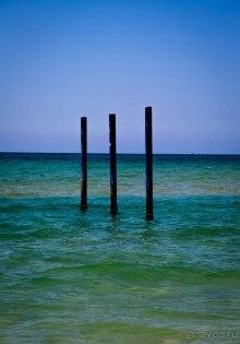 УТРОМ В БАТ ЯМЕ ВДОЛЬ БЕРЕГА МОРЯ