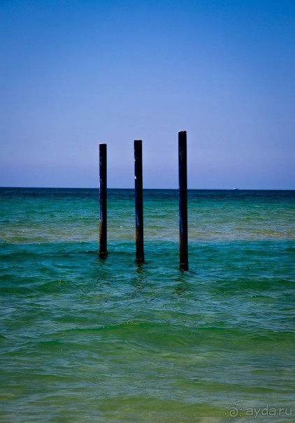 УТРОМ В БАТ ЯМЕ ВДОЛЬ БЕРЕГА МОРЯ