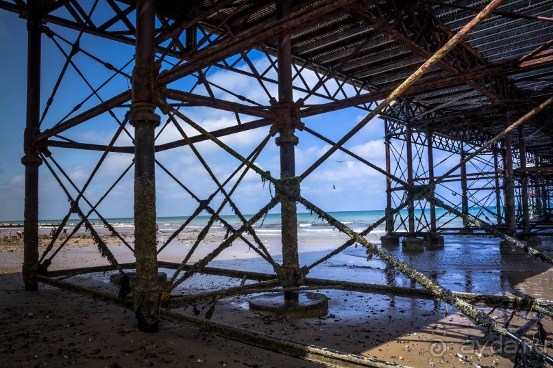 CROMER В НОРФОЛКЕ- СИНЕЕ НЕБО, СИНЕЕ МОРЕ