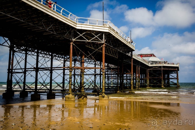 CROMER В НОРФОЛКЕ- СИНЕЕ НЕБО, СИНЕЕ МОРЕ
