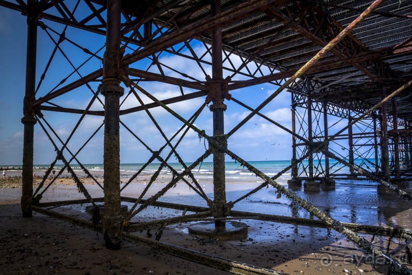 CROMER В НОРФОЛКЕ- СИНЕЕ НЕБО, СИНЕЕ МОРЕ