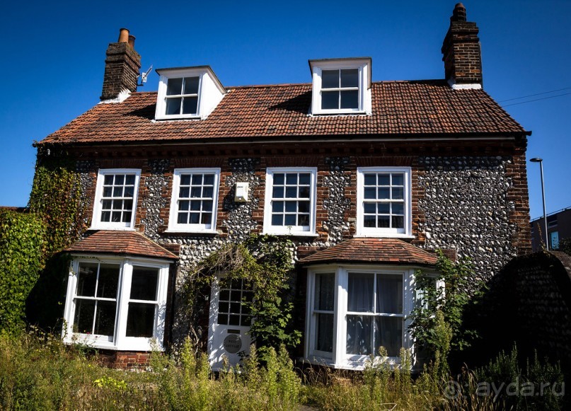 CROMER В НОРФОЛКЕ- СИНЕЕ НЕБО, СИНЕЕ МОРЕ